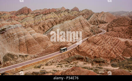 Leuchtend bunte Sandstein in Zhangye Danxia Relief geologischen Park, Gansu, China Stockfoto