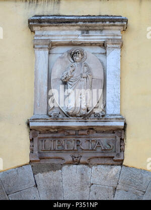 Statue von Libertas, Porta Santa Maria in Lucca, Toskana, Italien Stockfoto