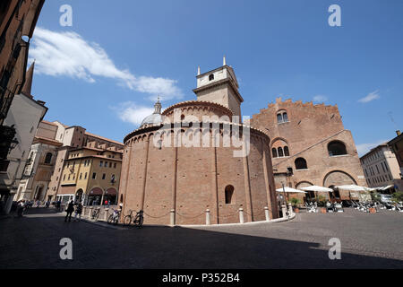 Rotonda di San Lorenzo Kirche und Glockenturm in Mantua, Italien Stockfoto