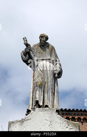 Seligen Giovanni Bono, Statue auf der Fassade der Mantua geweihte Kathedrale, die dem heiligen Petrus, Mantua, Italien Stockfoto