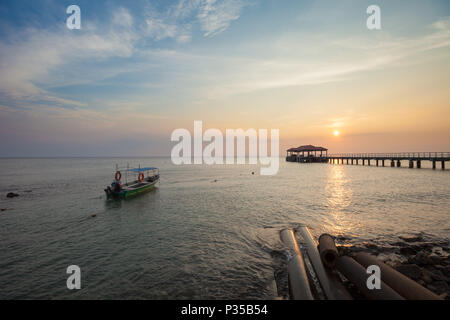 Sonnenuntergang über Air Batang (ABC) Strand, (Pulau Tioman Insel, Malaysia) Stockfoto