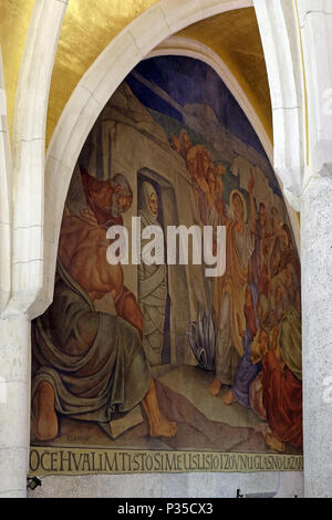 Jesus erweckt Lazarus, Fresko in der Kirche des Hl. Markus, Zagreb, Kroatien. Stockfoto