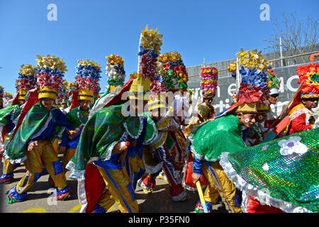 Eine der ältesten Kostüme von El Carnaval de Barranquilla ist der Kongo, Sie sagen, es war von einem einheimischen Krieg Tanz der Kongo, Afrika entstanden. Stockfoto