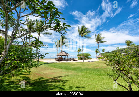 Die üppigen Gärten der Shangri La Rasa Ria Hotel und Resort in Kota Kinabalu, Borneo, Malaysia Stockfoto