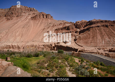 Spektrum der Farben in der flammenden Berge, Turpan, Xinjiang, China Stockfoto