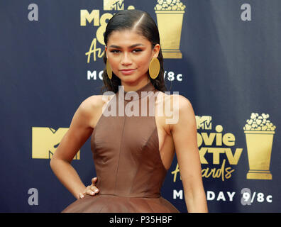 Zendaya Teilnahme an die 2018 MTV Movie und TV Auszeichnungen bei den Barker Hangar in Los Angeles, USA statt. Stockfoto