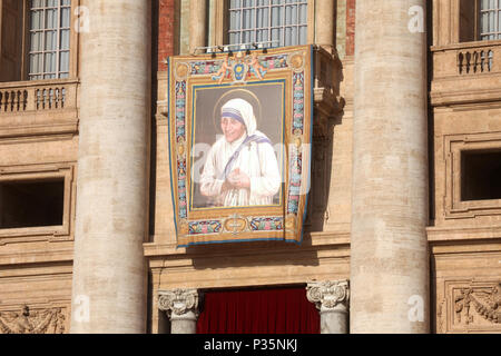 St. Peters Basilica in Vatikanstadt, Heiligsprechung von Mutter Teresa in Rom, Italien Am 05. September 2016. Stockfoto