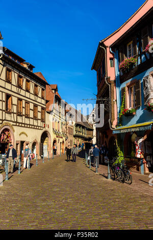 Chateau de Kaysersberg - historisches Dorf in der Weinregion, die Weinberge im Elsass, Frankreich - Europa Stockfoto