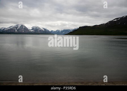 Lyngen Alpen ist ein Gebirge in der Provinz Troms im nördlichen Norwegen erstreckt sich 90 Kilometer entlang Lyngen Halbinsel. Lyngen-Alpen Sindh ein 90 Ki Sterben Stockfoto