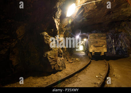 Banska Stiavnica (schemnitz): Mittelalterliche Michael Grube Tunnel, Bergbau Zug in der Slowakei, Stockfoto