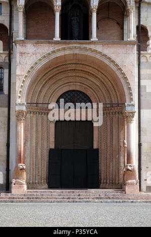 Detail der Dom von Modena mit der Himmelfahrt der Jungfrau Maria und der Hl. Geminianus, Italien Stockfoto