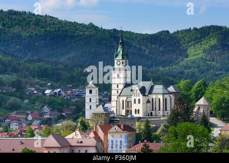 Kremnitz (kremnica): Stadt Burg mit die Kirche St. Katharina, Altstadt in der Slowakei, Stockfoto