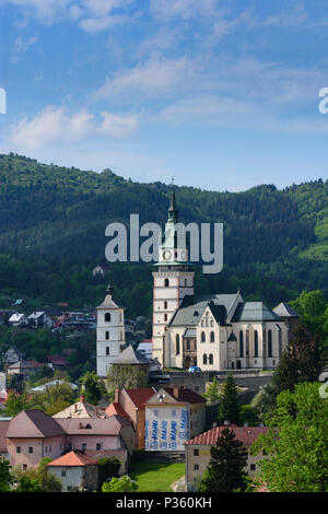 Kremnitz (kremnica): Stadt Burg mit die Kirche St. Katharina, Altstadt in der Slowakei, Stockfoto