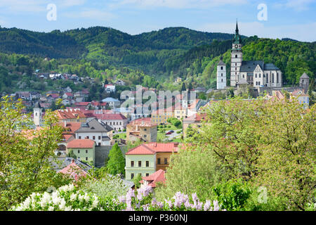 Kremnitz (kremnica): Stadt Burg mit die Kirche St. Katharina, Altstadt in der Slowakei, Stockfoto