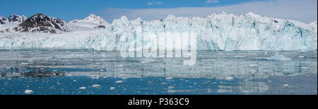 Norwegen, Svalbard, Spitzbergen, Lillehook Gletscher aka Lilliehookbreen. Panoramablick. Stockfoto