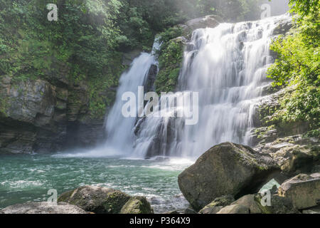 Magische fällt - die untere fällt bei nauyaca Wasserfällen, in Costa Rica Stockfoto