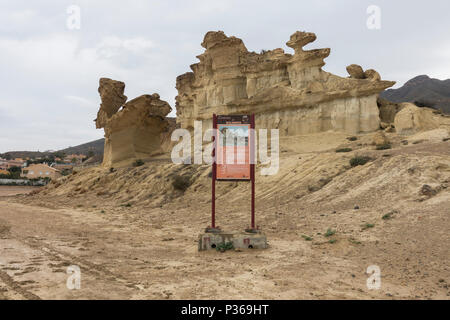 Die erosionen von Bolnuevo, Sandstein Strukturen, Playa Bolnuevo, Mazarrón, Murcia, Costa Calida, Spanien. Stockfoto