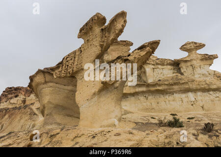 Die erosionen von Bolnuevo, Sandstein Strukturen, Playa Bolnuevo, Mazarrón, Murcia, Costa Calida, Spanien. Stockfoto