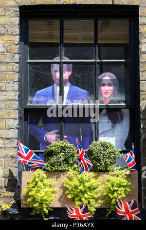 Nigel Farage erfüllt Royal Fans aus Großbritannien und der ganzen Welt in Windsor vor der Hochzeit von Prinz Harry und Meghan Markle am Samstag, den 19. Mai 2018. Mit: Atmosphäre, wo: Windsor, Großbritannien Wann: 17. Mai 2018 Credit: Dinendra Haria/WANN Stockfoto