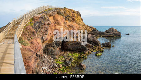 Mirador del Cabezo del Gavilan, Holztreppe, Strand, Puerto de Mazarrón, Murcia, Costa Calida, Spanien. Stockfoto