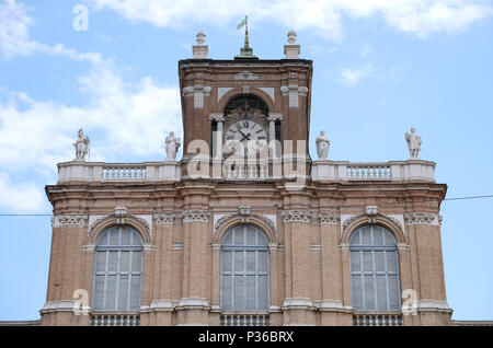 Clock Tower, Ducal Palace jetzt Italienischen Militärakademie., Modena, Italien Stockfoto