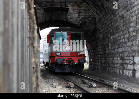 Zürich, Schweiz, Triebwagen der Schweizerischen Bundesbahnen Antriebe durch einen Tunnel Stockfoto