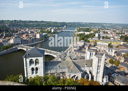 Blick auf Dom und Stadt Huy in Belgien an der Maas. Stockfoto