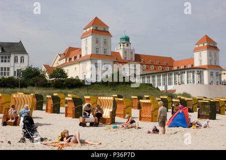 Binz, Deutschland, Besucher am Strand Stockfoto