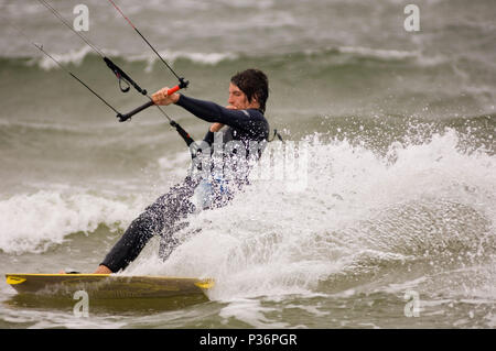 Gager, Deutschland, Kite Surfer vor der Halbinsel Mönchgut Stockfoto