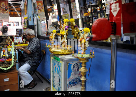 Singapur, Republik Singapur, Salon für Männer in Singapur Little India Nachbarschaft Stockfoto