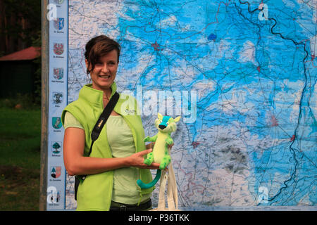 Geführte Fahrradtour an Wirler Spitze, die ehemalige Grenze zur DDR (DDR), Ziemendorf, Altmark, Sachsen-Anhalt, Deutschland, Europa Stockfoto