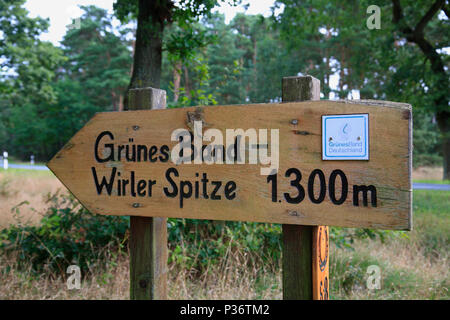 Geführte Fahrradtour an Wirler Spitze, die ehemalige Grenze zur DDR (DDR), Ziemendorf, Altmark, Sachsen-Anhalt, Deutschland, Europa Stockfoto