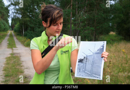 Geführte Fahrradtour an Wirler Spitze, die ehemalige Grenze zur DDR (DDR), Ziemendorf, Altmark, Sachsen-Anhalt, Deutschland, Europa Stockfoto