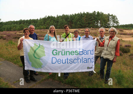 Geführte Fahrradtour an Wirler Spitze, die ehemalige Grenze zur DDR (DDR), Ziemendorf, Altmark, Sachsen-Anhalt, Deutschland, Europa Stockfoto