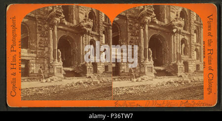 . Eingang der Westflügel des Court House. Alternative Titel: Blick auf die Ruinen von Chicago, Oktober, 1871. Abdeckung: 1871. Quelle Impressum: Chicago, Illinois: Copelin & Hine, 1871.. Digitale Element veröffentlicht. 6-16 2005; 2-12-2009 aktualisiert. 96 Eingang der Westflügel des Court House, durch Copelin&amp; Hine Stockfoto