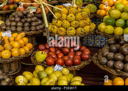 Obst Passionsfrucht Passionsfrüchte Marktplatz Madeira Stockfoto