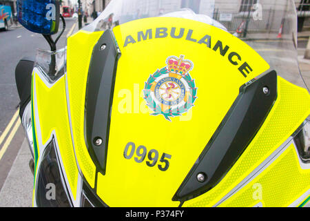 Ein London Ambulance Service Sanitäter Motorrad Stockfoto