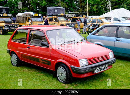 Die 2018 Badewanne Festival des Autofahrens bei Walcot Rugby Ground, Badewanne Somerset England uk MG Metro Stockfoto