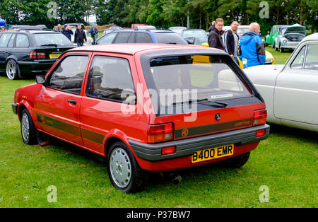 Die 2018 Badewanne Festival des Autofahrens bei Walcot Rugby Ground, Badewanne Somerset England uk MG Metro Stockfoto