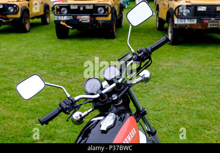 Die 2018 Badewanne Festival des Autofahrens bei Walcot Rugby Ground, Badewanne Somerset England uk Yamaha SR 500 Stockfoto