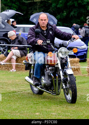 Die 2018 Badewanne Festival des Autofahrens bei Walcot Rugby Ground, Badewanne Somerset England uk Kawasaki Z1000 Stockfoto