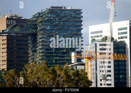 Das von Jean Nouvel entworfene Wohnhochhaus 'Central Park', Sydney, Australien. Stockfoto