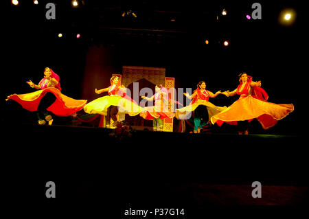 Tänzer für klassischen Tanz an einem Tanz Festival in der Shilpakala Akademie in Dhaka, der Hauptstadt von Bangladesch. Dhaka, Bangladesch. Stockfoto