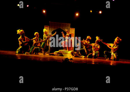 Tänzer für klassischen Tanz an einem Tanz Festival in der Shilpakala Akademie in Dhaka, der Hauptstadt von Bangladesch. Dhaka, Bangladesch. Stockfoto