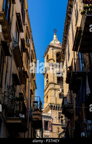 Blick auf eine Straße in Palermo, Sizilien, Italien Stockfoto