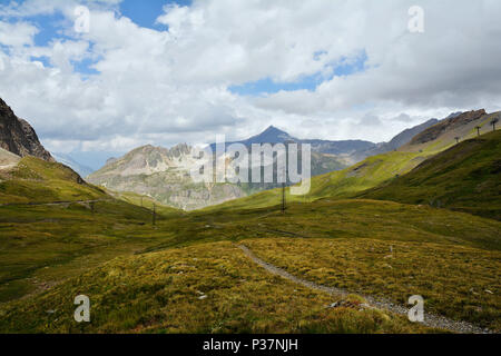 Wunderschöne Landschaft auf der Route des Grandes Alpes mit Col de l'Iseran Passhöhe, die Italien nach Frankreich verbindet. Stockfoto