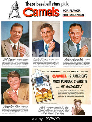 1952 US-Werbung für Zigaretten Camel, mit Baseball Stars Ed Lopat, frühe Wynn, Allie Reynolds und 'Prediger' Roe. Stockfoto