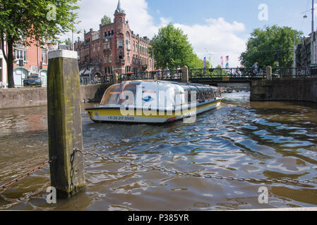 Den breiten Kanal im Amsterdamer neun Altstadt Straßen Stockfoto