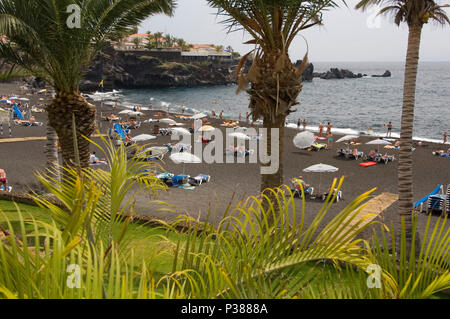 Santiago del Teide, Spanien, Blick auf den Strand von Playa de la Arena Stockfoto