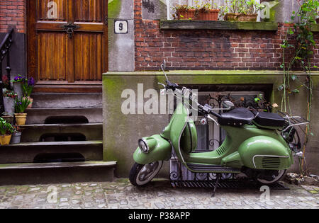 Nur ein Bild von diesem schönen, grünen Roller passen mit dem Hintergrund... love Stockfoto